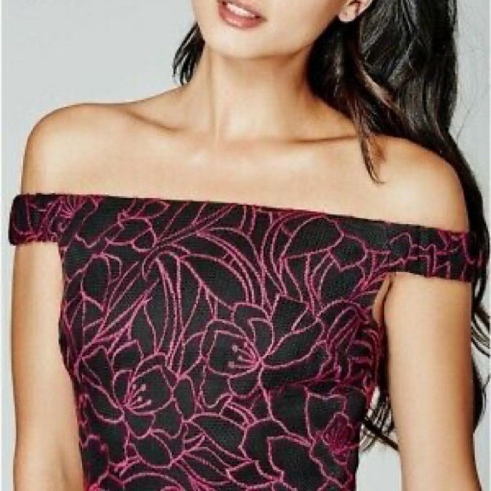 NWT Marciano Embroidered Crop Top